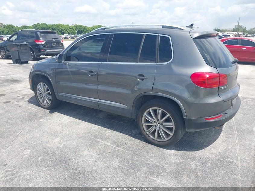 2013 Volkswagen Tiguan VIN WVGAV3AX1DW571563 IAAI salvage auction — RIGHT SIDE, Rebuildable (Florida), sold $900 on 2026-08-11 (photo 3)