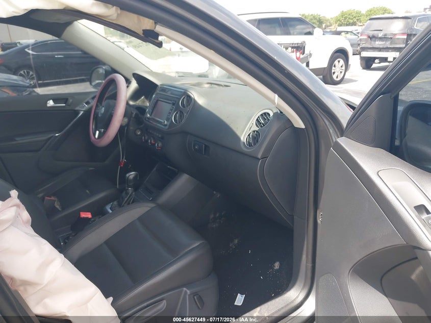 2013 Volkswagen Tiguan VIN WVGAV3AX1DW571563 IAAI salvage auction — RIGHT SIDE, Rebuildable (Florida), sold $900 on 2026-08-11 (photo 5)