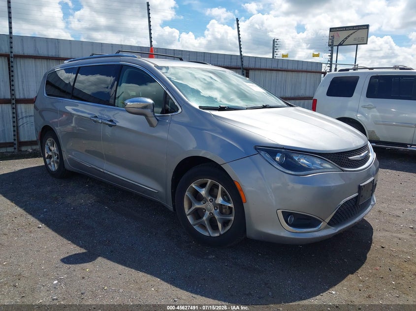 2018 Chrysler Pacifica VIN 2C4RC1GG7JR320320 IAAI salvage auction — NORMAL WEAR, Salvage Title, sold $3,300 on 2026-07-18 (photo 1)