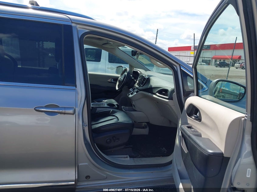 2018 Chrysler Pacifica VIN 2C4RC1GG7JR320320 IAAI salvage auction — NORMAL WEAR, Salvage Title, sold $3,300 on 2026-07-18 (photo 5)