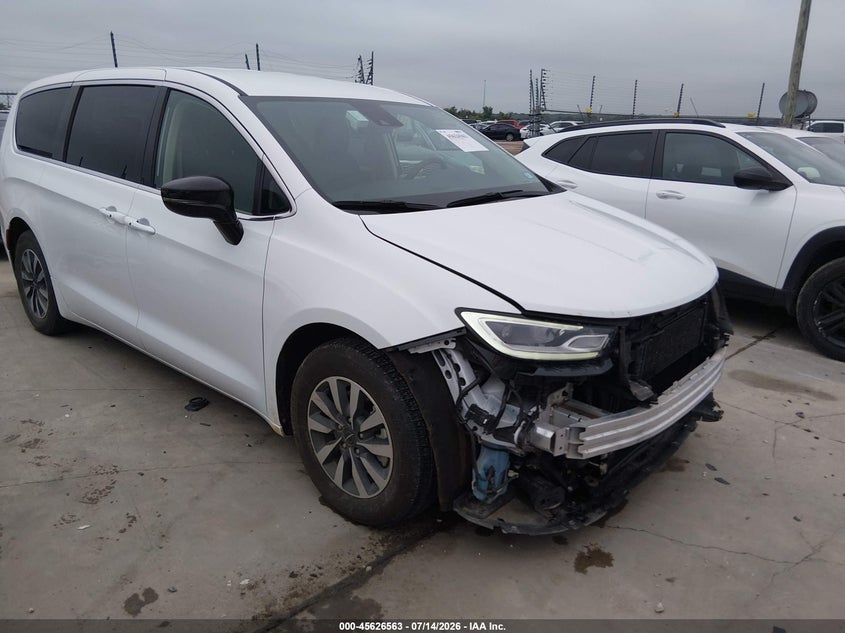 2024 Chrysler Pacifica VIN 2C4RC1S73RR153618 IAAI salvage auction — FRONT END, Salvage Title, sold $13,600 on 2026-07-18 (photo 1)