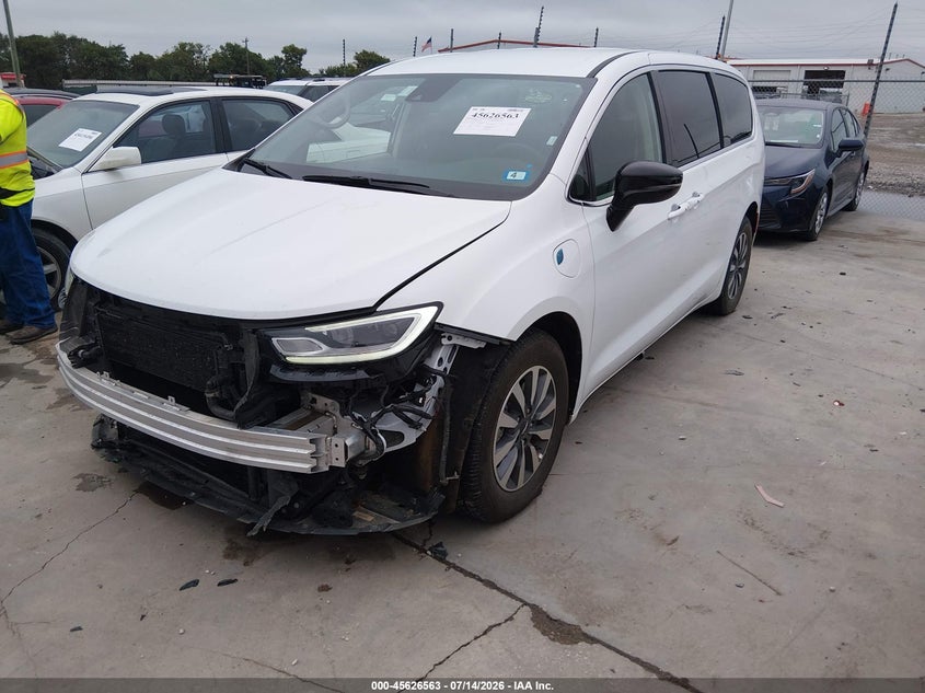 2024 Chrysler Pacifica VIN 2C4RC1S73RR153618 IAAI salvage auction — FRONT END, Salvage Title, sold $13,600 on 2026-07-18 (photo 2)