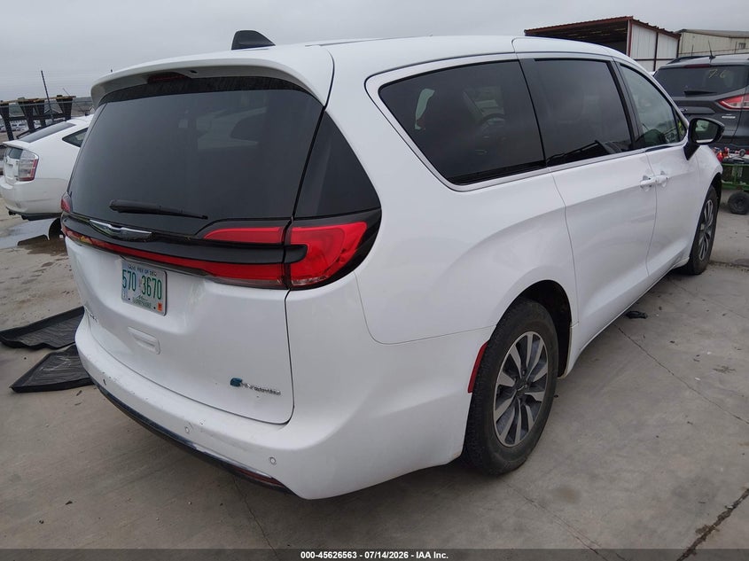 2024 Chrysler Pacifica VIN 2C4RC1S73RR153618 IAAI salvage auction — FRONT END, Salvage Title, sold $13,600 on 2026-07-18 (photo 4)