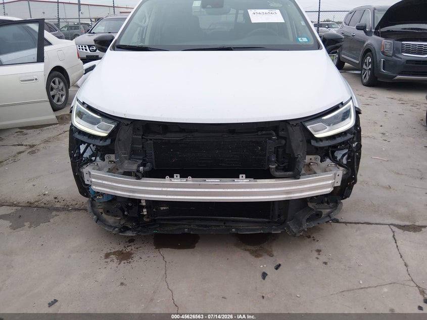 2024 Chrysler Pacifica VIN 2C4RC1S73RR153618 IAAI salvage auction — FRONT END, Salvage Title, sold $13,600 on 2026-07-18 (photo 6)