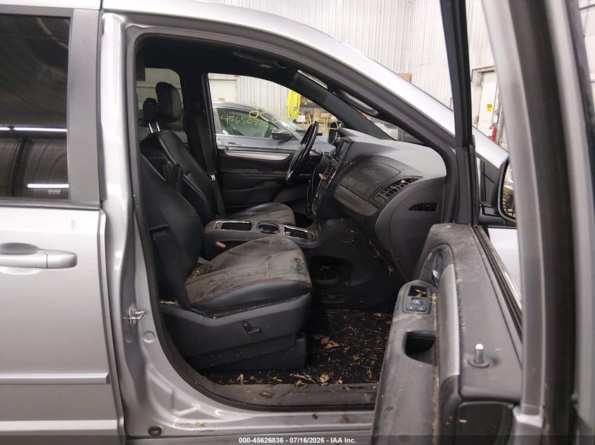 2017 Dodge Caravan VIN 2C4RDGEG1HR766024 IAAI salvage auction — WATER/FLOOD, Prior Salvage (Minnesota), sold $800 on 2026-09-07 (photo 5)