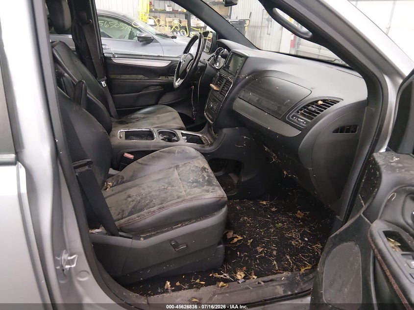 2017 Dodge Caravan VIN 2C4RDGEG1HR766024 IAAI salvage auction — WATER/FLOOD, Prior Salvage (Minnesota), sold $800 on 2026-09-07 (photo 6)