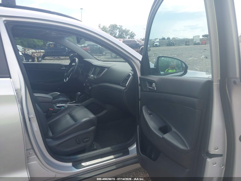 2017 Hyundai Tucson VIN KM8J3CA29HU336324 IAAI salvage auction — NORMAL WEAR, Salvage Title, sold $3,600 on 2026-07-23 (photo 5)