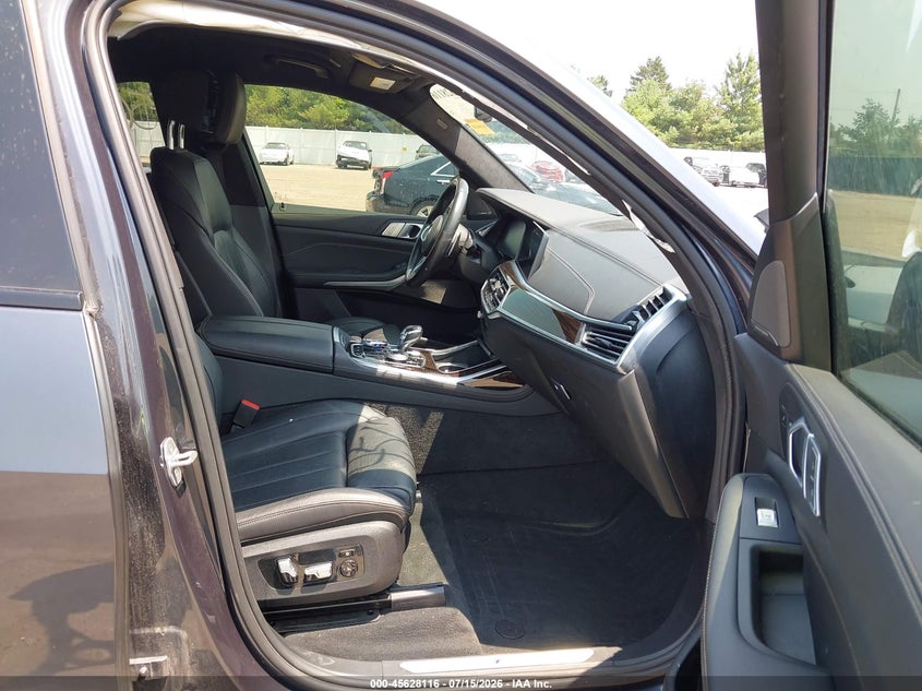 2020 BMW X7 VIN 5UXCW2C04L0E74316 IAAI salvage auction — REAR END, Salvage Title, sold $19,750 on 2026-09-01 (photo 5)