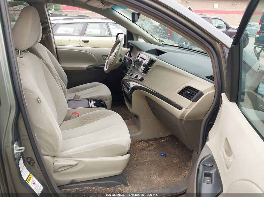 2011 Toyota Sienna VIN 5TDJK3DC4BS011779 IAAI salvage auction — NORMAL WEAR, Original (Maine), sold $1,850 on 2026-07-30 (photo 5)
