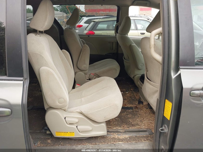 2011 Toyota Sienna VIN 5TDJK3DC4BS011779 IAAI salvage auction — NORMAL WEAR, Original (Maine), sold $1,850 on 2026-07-30 (photo 8)