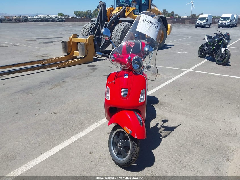 2013 Vespa Gts VIN ZAPM459LXD5703581 IAAI salvage auction — SIDE, Salvage Title, sold $625 on 2026-08-05 (photo 5)