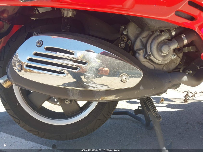 2013 Vespa Gts VIN ZAPM459LXD5703581 IAAI salvage auction — SIDE, Salvage Title, sold $625 on 2026-08-05 (photo 8)