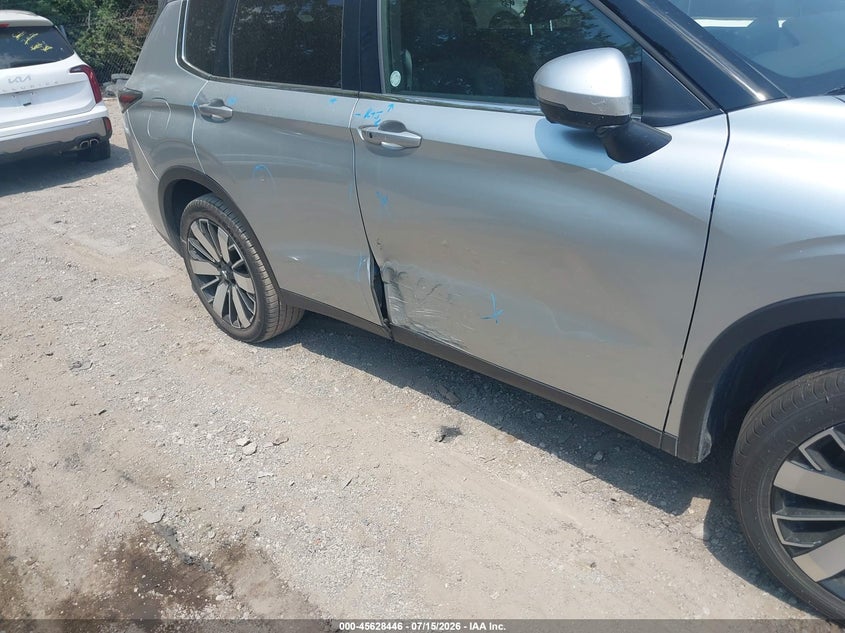 2025 Mitsubishi Outlander VIN JA4J3VA82SZ014746 IAAI salvage auction — RIGHT SIDE, Salvage Title, sold $2,550 on 2026-07-22 (photo 6)