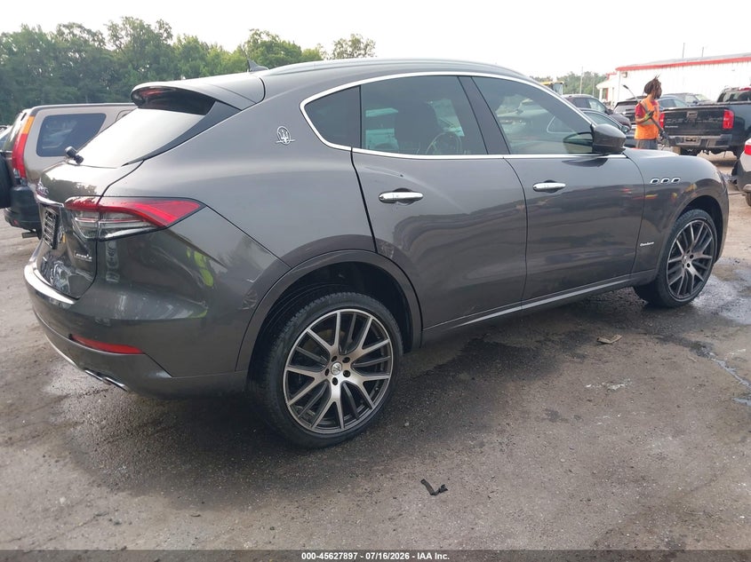 2021 Maserati Levante VIN ZN661YUL7MX378077 IAAI salvage auction — SIDE, Wait Title, sold $6,850 on 2026-09-09 (photo 4)