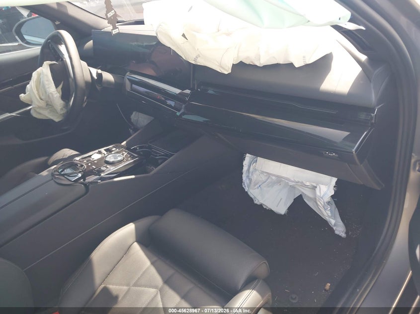 2026 BMW 5er VIN WBA53FJ02TCV74372 IAAI salvage auction — SIDE, Salvage Title, sold $18,900 on 2026-08-02 (photo 5)