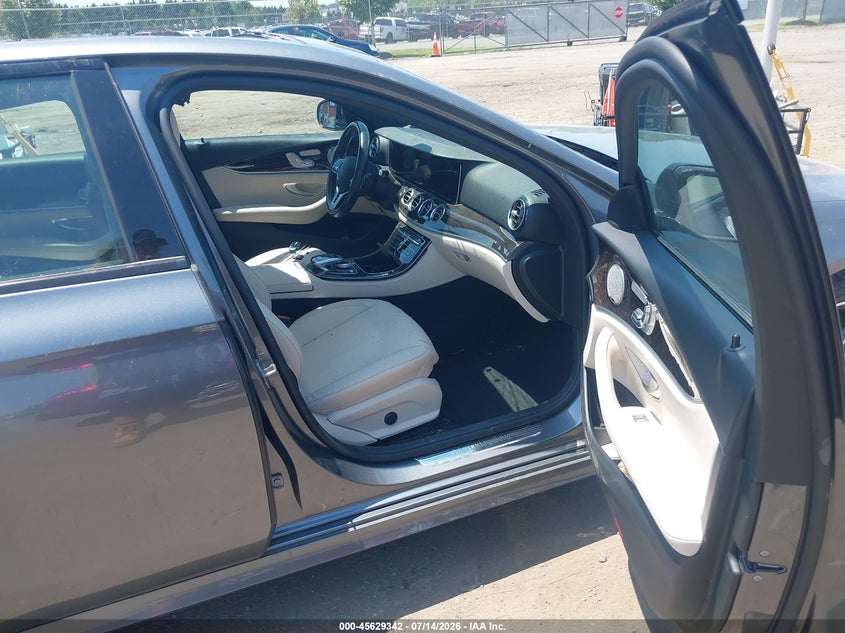 2019 Mercedes-benz E-klasse VIN WDDZF6JB1KA491030 IAAI salvage auction — STORM DAMAGE, Wait Title, sold $10,575 on 2026-08-11 (photo 5)