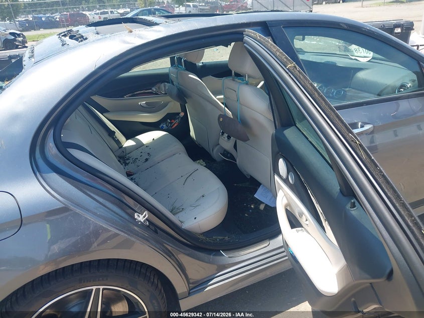 2019 Mercedes-benz E-klasse VIN WDDZF6JB1KA491030 IAAI salvage auction — STORM DAMAGE, Wait Title, sold $10,575 on 2026-08-11 (photo 8)