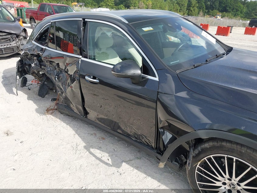 2024 Mercedes-benz Glc VIN W1NKM4GBXRF175757 IAAI salvage auction — SIDE, Salvage (North Carolina), sold $12,700 on 2026-08-25 (photo 6)