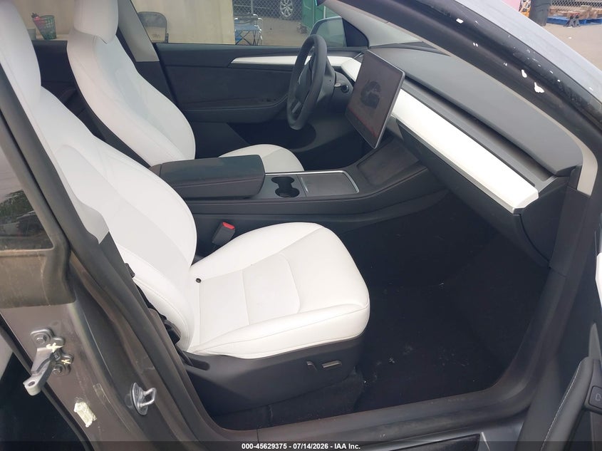 2024 Tesla Model y VIN 7SAYGDEE6RF150822 IAAI salvage auction — SIDE, Salvage (Hawaii), sold $7,000 on 2026-07-21 (photo 5)