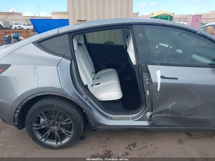 2024 Tesla Model y VIN 7SAYGDEE6RF150822 IAAI salvage auction — RIGHT SIDE, Salvage (Hawaii), sold $7,700 on 2026-07-28 (photo 6)