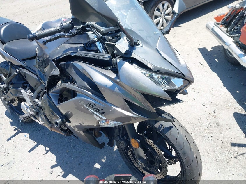 2021 Kawasaki Ninja VIN ML5EXEM13MDA26718 IAAI salvage auction — RIGHT FRONT, Salvage Certificate (California), sold $725 on 2026-07-22 (photo 1)