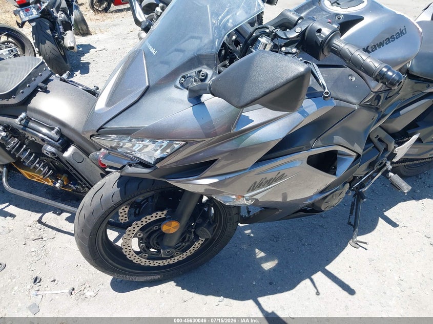 2021 Kawasaki Ninja VIN ML5EXEM13MDA26718 IAAI salvage auction — RIGHT FRONT, Salvage Certificate (California), sold $725 on 2026-07-22 (photo 2)