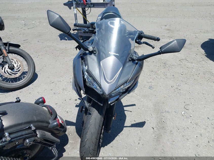 2021 Kawasaki Ninja VIN ML5EXEM13MDA26718 IAAI salvage auction — RIGHT FRONT, Salvage Certificate (California), sold $725 on 2026-07-22 (photo 5)