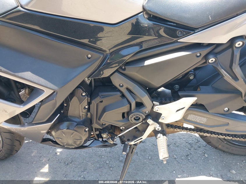 2021 Kawasaki Ninja VIN ML5EXEM13MDA26718 IAAI salvage auction — RIGHT FRONT, Salvage Certificate (California), sold $725 on 2026-07-22 (photo 9)