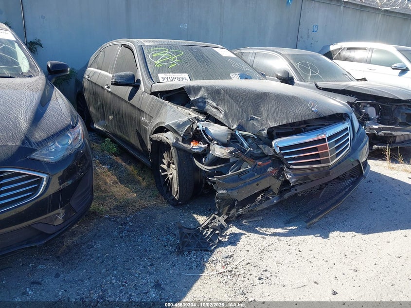 2010 Mercedes-Benz E-klasse AMG VIN WDDHF7HB5AA170985 IAAI salvage auction — Right Front, Salvage Title, sold $3,150 on 2026-10-14 (photo 1)