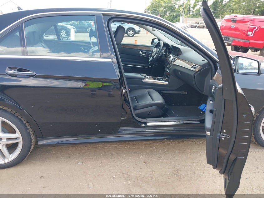 2014 Mercedes-benz E-klasse VIN WDDHF8JB5EA874447 IAAI salvage auction — REAR END, Salvage Title, sold $3,950 on 2026-08-20 (photo 5)