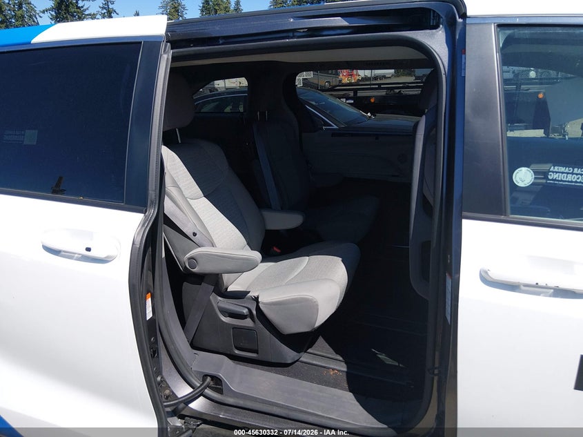 2024 Toyota Sienna VIN 5TDKRKEC8RS206741 IAAI salvage auction — LEFT REAR, Salvage Title, sold $15,100 on 2026-07-29 (photo 8)