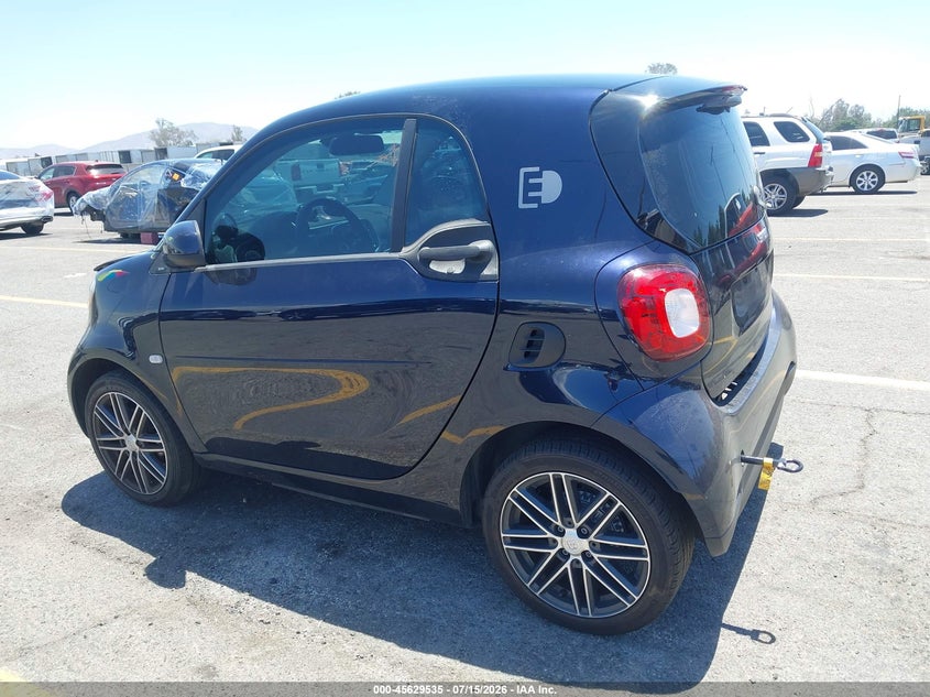 2018 Smart VIN WMEFJ9BA2JK270968 IAAI salvage auction — NORMAL WEAR, Clear - Dealer Only (California), sold $1,525 on 2026-07-28 (photo 3)