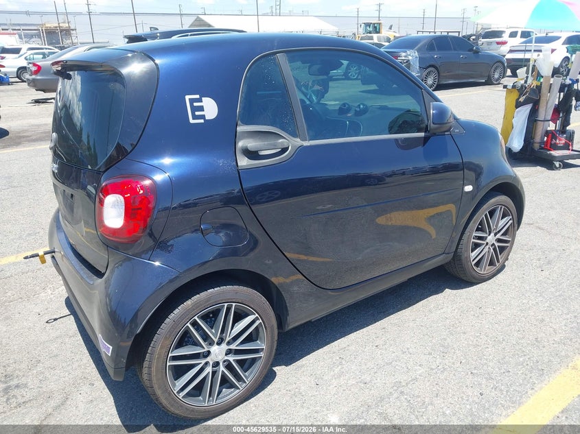 2018 Smart VIN WMEFJ9BA2JK270968 IAAI salvage auction — NORMAL WEAR, Clear - Dealer Only (California), sold $1,525 on 2026-07-28 (photo 4)