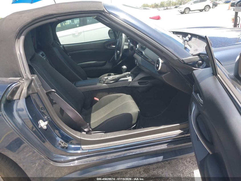 2018 Fiat 124 spider VIN JC1NFAEK1J0135961 IAAI salvage auction — REAR END, Salvage Title, sold $3,350 on 2026-08-09 (photo 5)