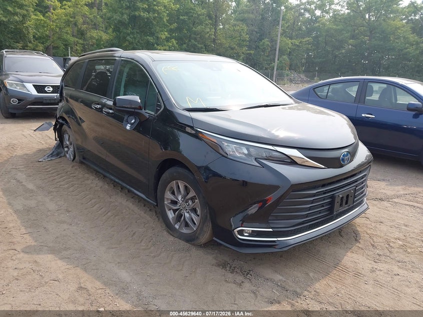 2024 Toyota Sienna VIN 5TDJRKEC2RS203930 — IAAI salvage auction photo