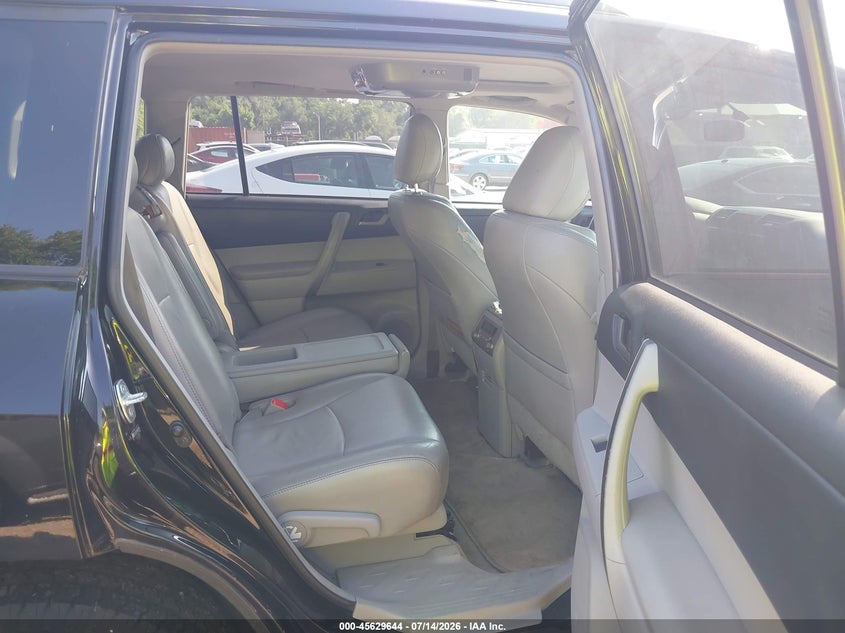2010 Toyota Highlander VIN 5TDJK3EH4AS039168 IAAI salvage auction — NORMAL WEAR, Clear (Maryland), sold $2,550 on 2026-07-16 (photo 8)