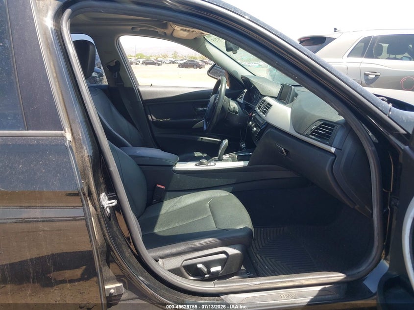 2017 BMW VIN WBA8E1G57HNU14044 IAAI salvage auction — NORMAL WEAR, Clear-Dealer Only (Arizona), sold $175 on 2026-07-28 (photo 5)