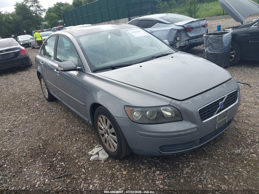 2004 Volvo S40 VIN YV1MS382X42025964 IAAI salvage auction — REAR END, Mv-907A (New York), sold $450 on 2026-08-04 (photo 1)