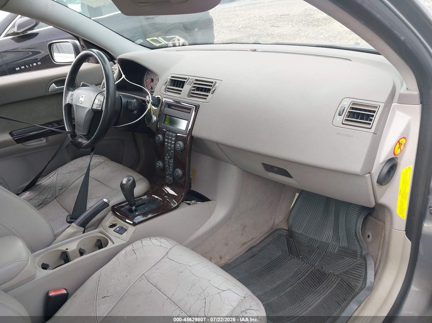 2004 Volvo S40 VIN YV1MS382X42025964 IAAI salvage auction — REAR END, Mv-907A (New York), sold $450 on 2026-08-04 (photo 5)