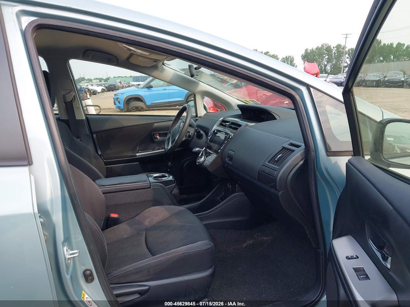 2015 Toyota Prius v VIN JTDZN3EU1FJ021741 IAAI salvage auction — LEFT FRONT, Salvage Title, sold $2,750 on 2026-08-01 (photo 5)