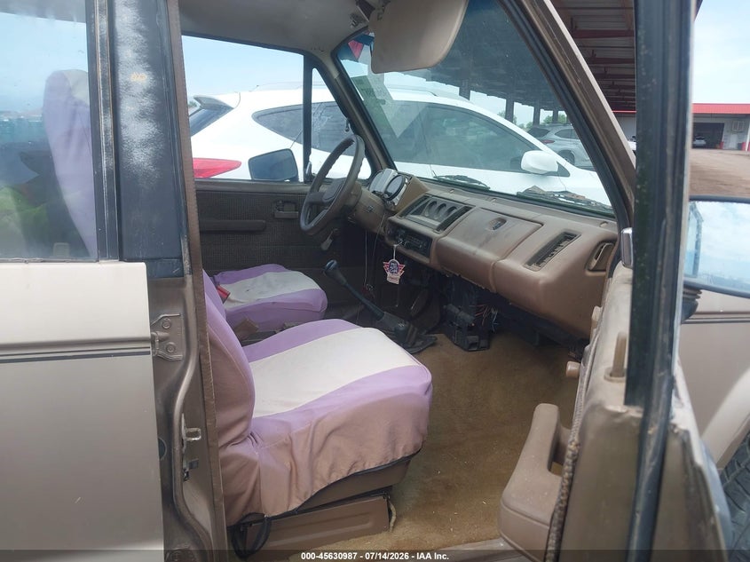 1991 Isuzu Trooper VIN JACCH58R5M8912201 IAAI salvage auction — NORMAL WEAR, Clear-Dealer Only (Arizona), sold $275 on 2026-07-28 (photo 5)