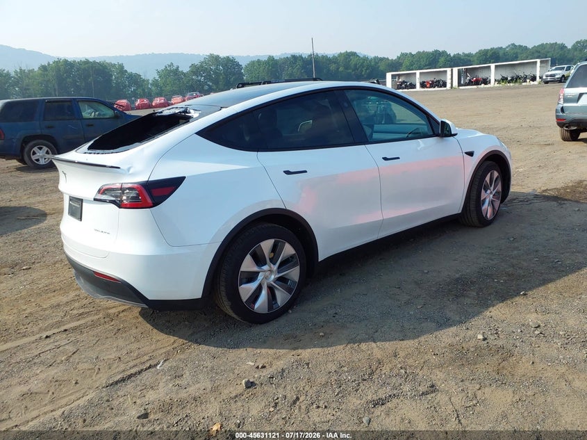 2024 Tesla Model y VIN 7SAYGDEE9RA278551 IAAI salvage auction — FRONT & REAR, Salvage (New Jersey), sold $16,000 on 2026-08-01 (photo 4)