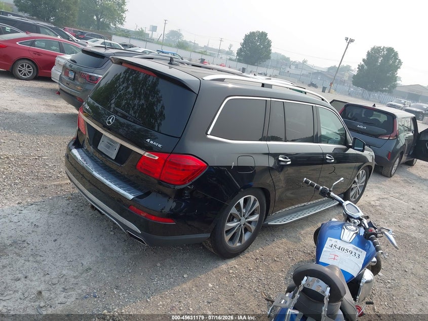 2013 Mercedes-benz Gl-klasse VIN 4JGDF7CE2DA257253 IAAI salvage auction — LEFT SIDE, Rebuildable (Florida), sold $1,650 on 2026-08-05 (photo 4)