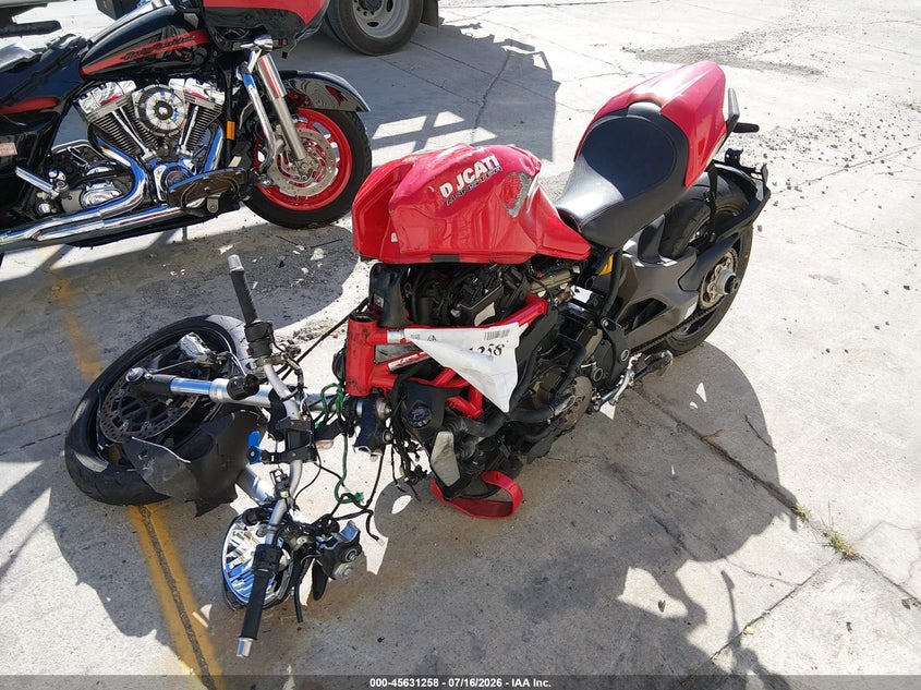 2015 Ducati Monster VIN ZDM1RBSV4FB006433 IAAI salvage auction — FRONT END, Non-Repairable (California), sold $750 on 2026-08-10 (photo 2)