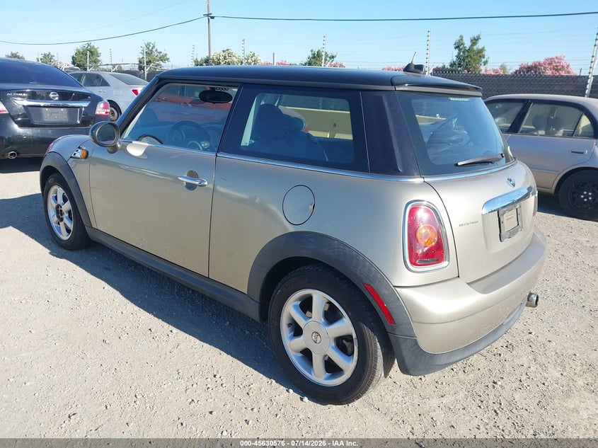 2010 Mini Cooper VIN WMWMF3C58ATZ26796 IAAI salvage auction — NORMAL WEAR, Clear - Dealer Only (California), sold $125 on 2026-07-25 (photo 3)