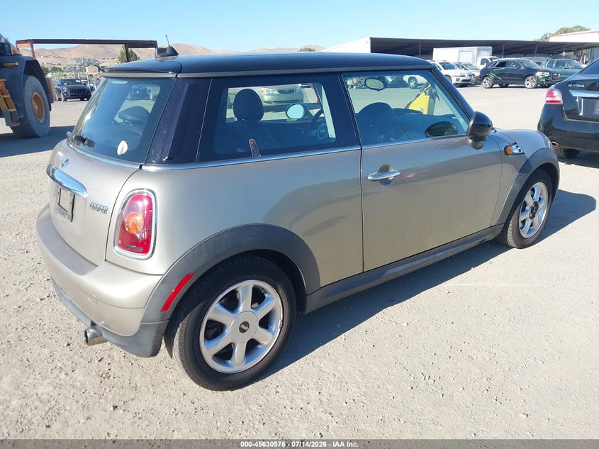2010 Mini Cooper VIN WMWMF3C58ATZ26796 IAAI salvage auction — NORMAL WEAR, Clear - Dealer Only (California), sold $125 on 2026-07-25 (photo 4)
