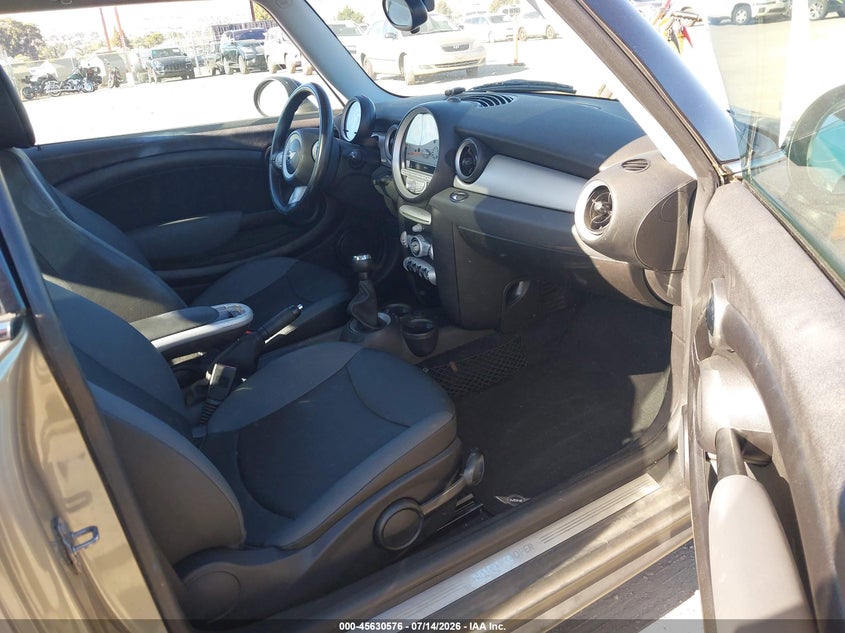 2010 Mini Cooper VIN WMWMF3C58ATZ26796 IAAI salvage auction — NORMAL WEAR, Clear - Dealer Only (California), sold $125 on 2026-07-25 (photo 5)