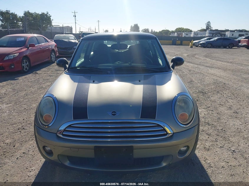 2010 Mini Cooper VIN WMWMF3C58ATZ26796 IAAI salvage auction — NORMAL WEAR, Clear - Dealer Only (California), sold $125 on 2026-07-25 (photo 6)