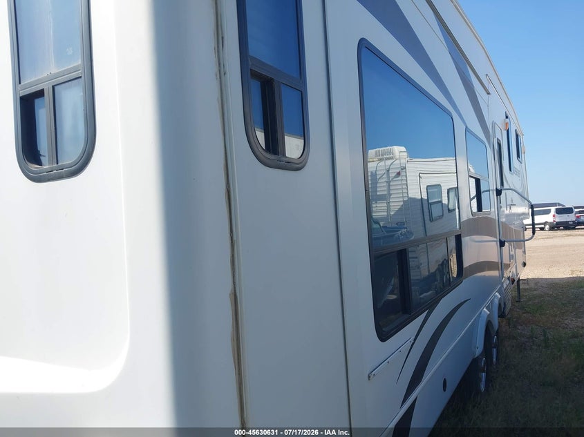 2009 Jayco Designer VIN 1UJCJ02R191SZ0200 IAAI salvage auction — STORM DAMAGE, Regular (South Dakota), sold $25 on 2026-10-07 (photo 4)