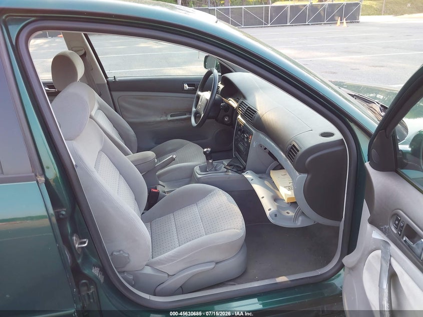 1999 Volkswagen Passat VIN WVWMA63B9XE383478 IAAI salvage auction — NORMAL WEAR, Clear (New York), sold $50 on 2026-07-23 (photo 5)